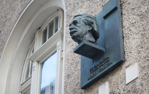 Einstein v Praze - přednáška prof. Podolského